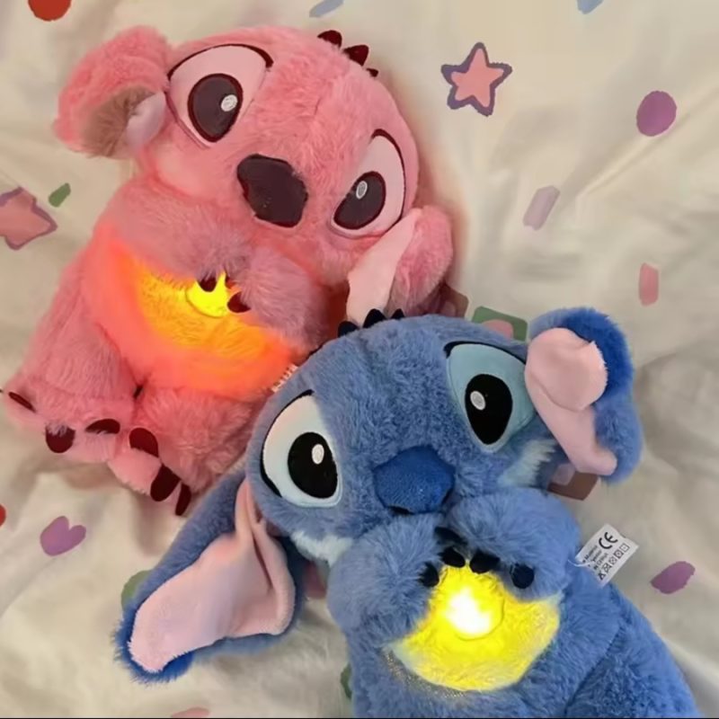 Λούτρινο Stitch 33cm Που Αναπνέει  ,εχει φως και παιζει μουσικη  OEM  K.1440-PP10 - Image 6